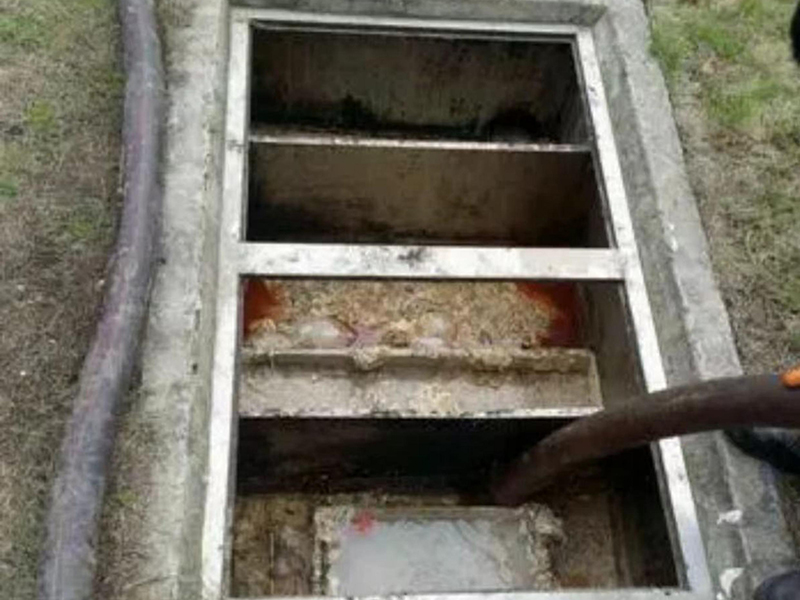 张湾隔油池清理