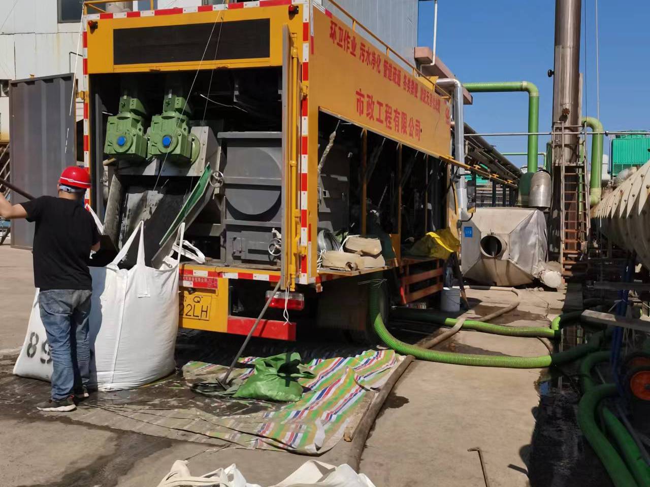 张湾淤泥压干处理